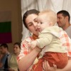 Малките участници доведоха майките си.